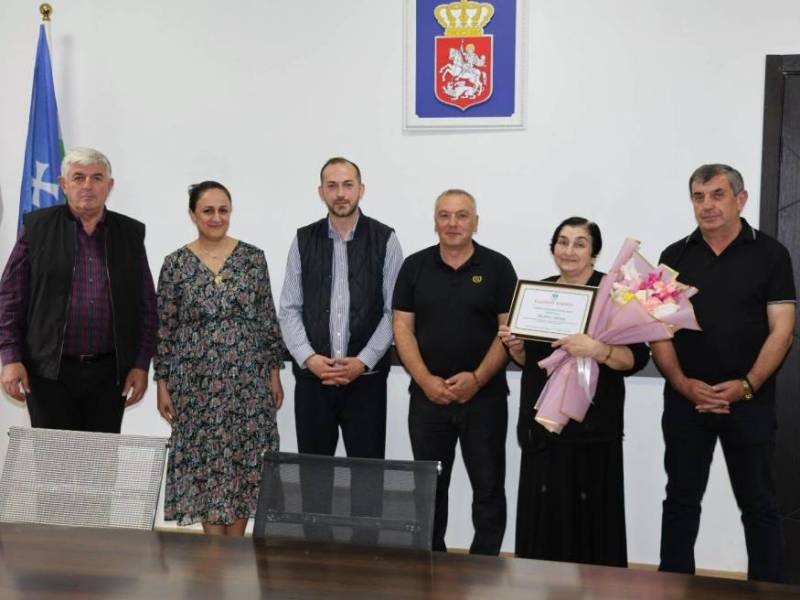 ცაგერის მუნიციპალიტეტში ღვაწლმოსილი თანამშრომელი დამსახურებულ პენსიაზე გააცილეს